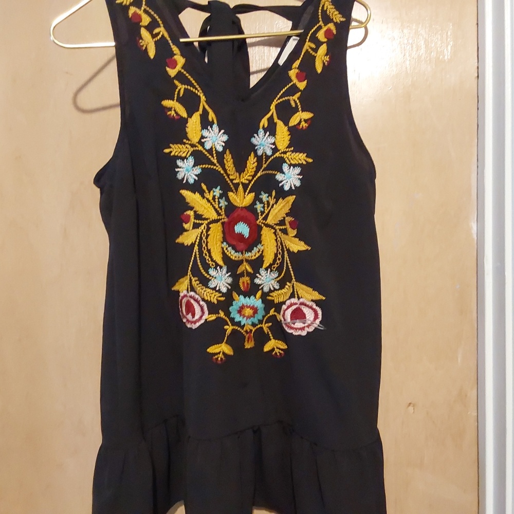 G&E Women's EMBROIDERY Top Size M